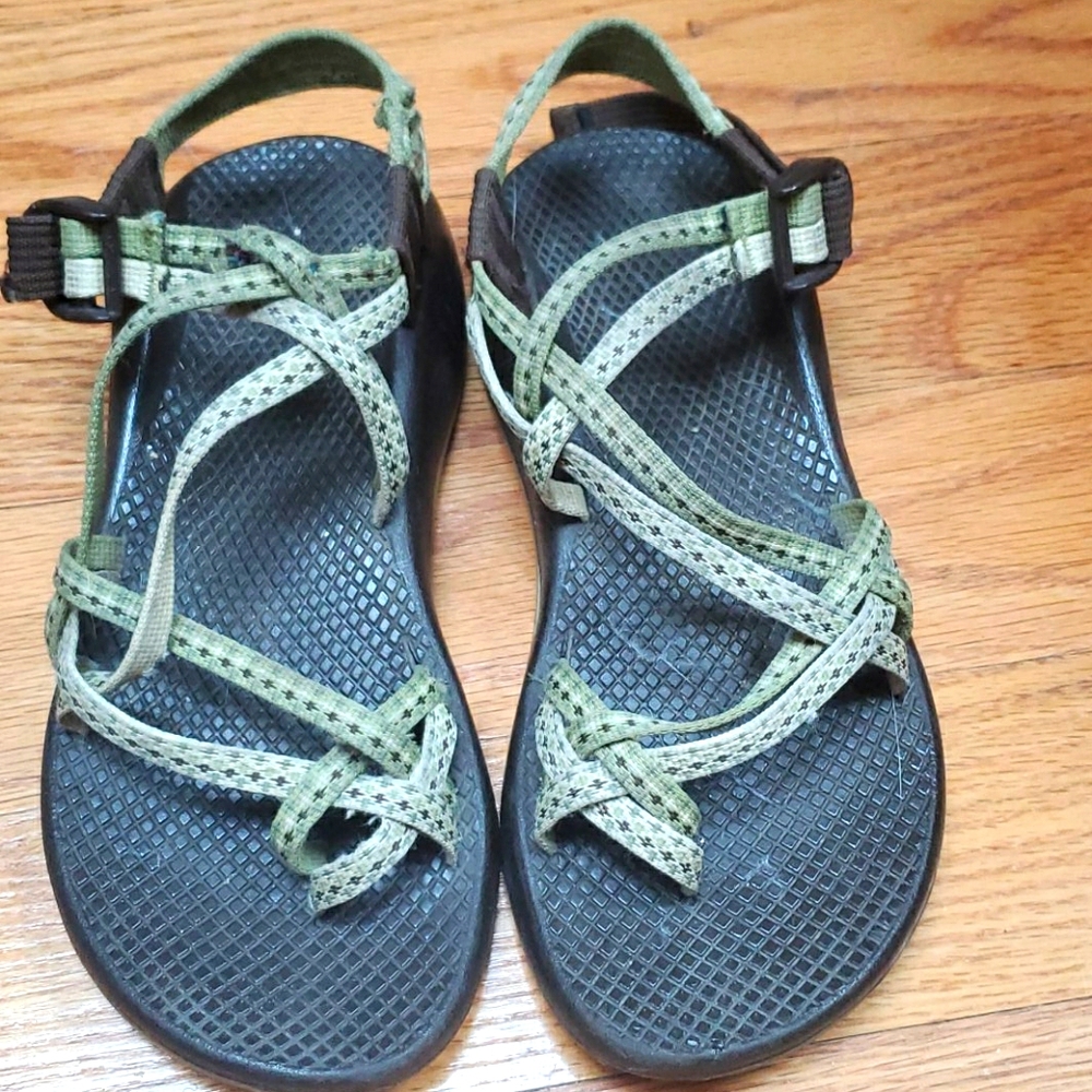 Womens size 6 green chacos
